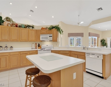 6687 Huntley Lane S - Photo Thumbnail 8