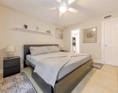 4605 Bayshore Dr. - Photo Thumbnail 9