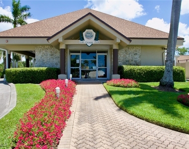 83 Glades Boulevard - Photo Thumbnail 16