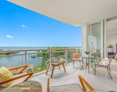 1325 Snell Isle Boulevard Ne - Photo Thumbnail 9