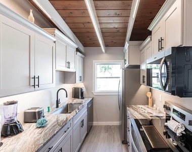 6006 Midnight Pass Road - Photo Thumbnail 7