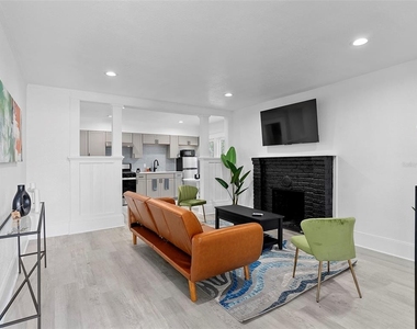 412 E Harwood Street - Photo Thumbnail 4