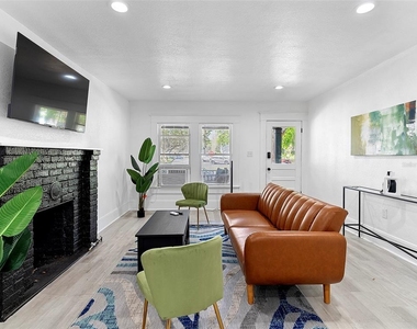 412 E Harwood Street - Photo Thumbnail 6