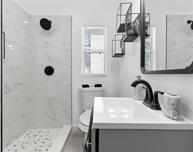 412 E Harwood Street - Photo Thumbnail 13