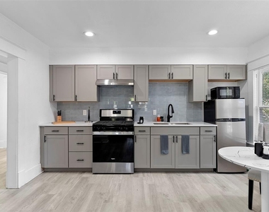 412 E Harwood Street - Photo Thumbnail 9