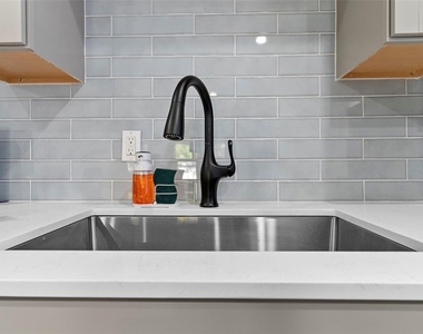412 E Harwood Street - Photo Thumbnail 10