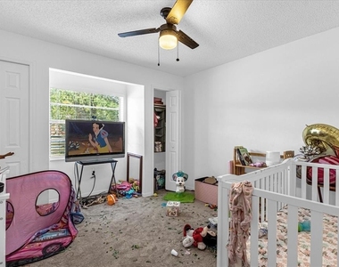 1267 Woodman Way - Photo Thumbnail 7