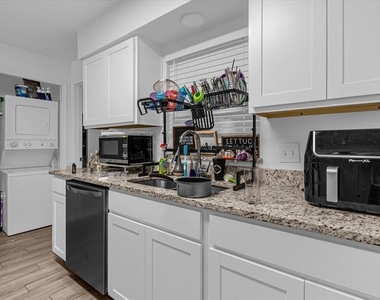 1267 Woodman Way - Photo Thumbnail 13
