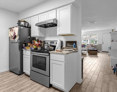 1267 Woodman Way - Photo Thumbnail 14