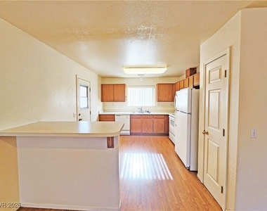 1850 Pershing Avenue - Photo Thumbnail 4
