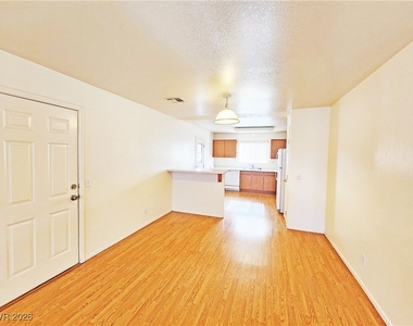1850 Pershing Avenue - Photo Thumbnail 3