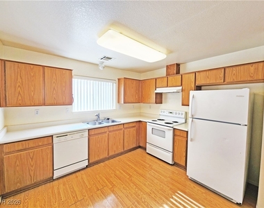 1850 Pershing Avenue - Photo Thumbnail 5