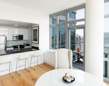 4545 Center Boulevard, - Photo Thumbnail 4