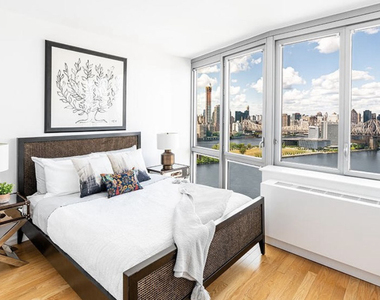 4545 Center Boulevard, - Photo Thumbnail 3