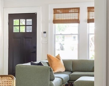 1010 Dill Avenue Sw - Photo Thumbnail 2
