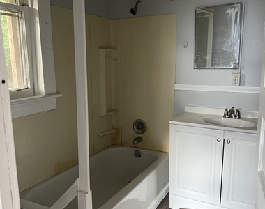 92 Woodlawn Avenue - Photo Thumbnail 7
