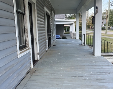 92 Woodlawn Avenue - Photo Thumbnail 9