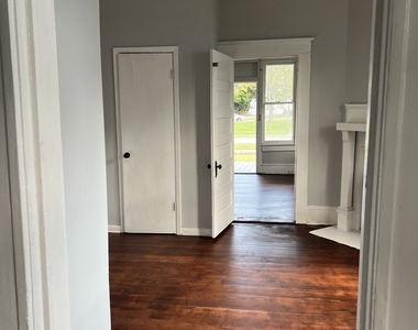92 Woodlawn Avenue - Photo Thumbnail 8