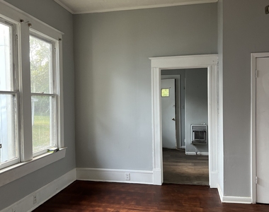 92 Woodlawn Avenue - Photo Thumbnail 3