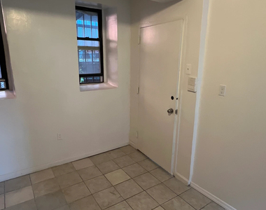 520 Wales Avenue - Photo Thumbnail 4