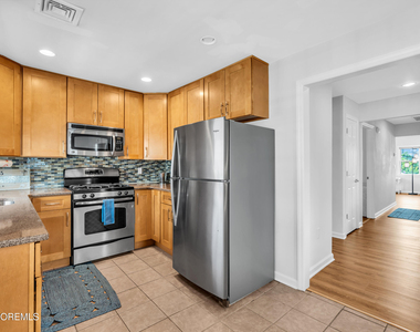 27 Arnold Avenue - Photo Thumbnail 22