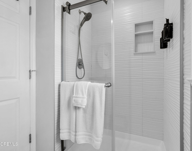 27 Arnold Avenue - Photo Thumbnail 18