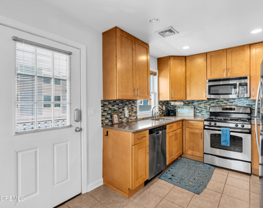 27 Arnold Avenue - Photo Thumbnail 25