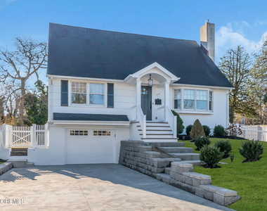 723 Pitney Drive - Photo Thumbnail 2