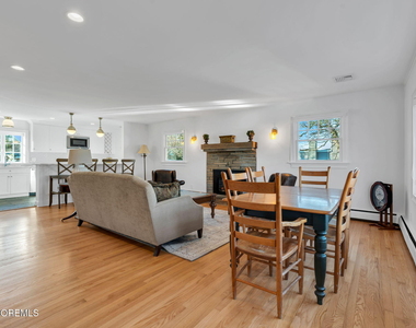 723 Pitney Drive - Photo Thumbnail 3