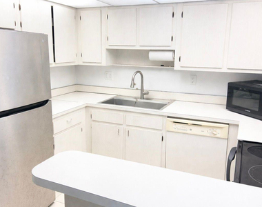 3001 W Rolling Hills Circle - Photo Thumbnail 16