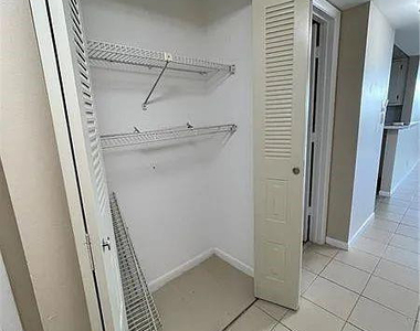 3001 W Rolling Hills Circle - Photo Thumbnail 13
