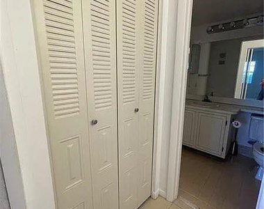 3001 W Rolling Hills Circle - Photo Thumbnail 12