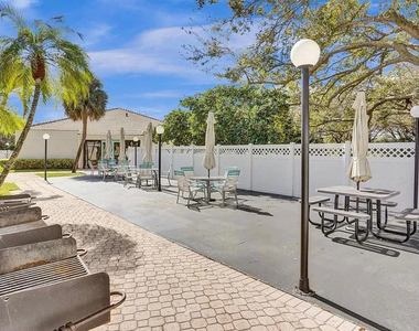 3001 W Rolling Hills Circle - Photo Thumbnail 26