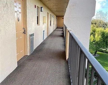 3001 W Rolling Hills Circle - Photo Thumbnail 9