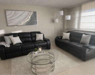 3001 W Rolling Hills Circle - Photo Thumbnail 17