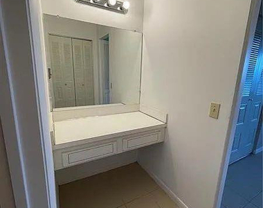 3001 W Rolling Hills Circle - Photo Thumbnail 20