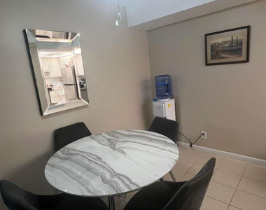3001 W Rolling Hills Circle - Photo Thumbnail 6