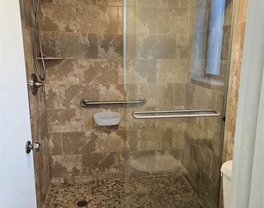 5583 Courtyard Drive - Photo Thumbnail 10