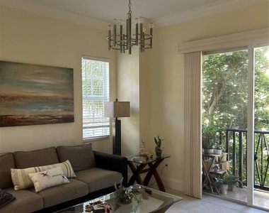 226 N Latitude Circle - Photo Thumbnail 2