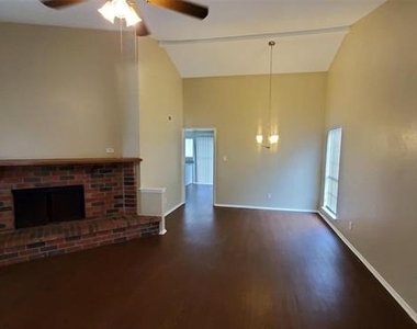 1125 Greenbriar Lane - Photo Thumbnail 4