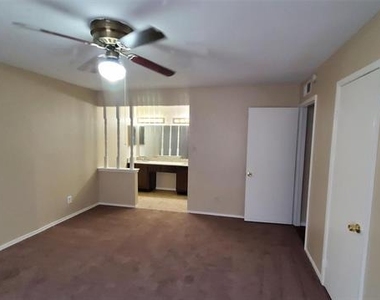 1125 Greenbriar Lane - Photo Thumbnail 7