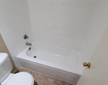 1125 Greenbriar Lane - Photo Thumbnail 8