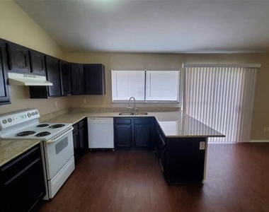 1125 Greenbriar Lane - Photo Thumbnail 2
