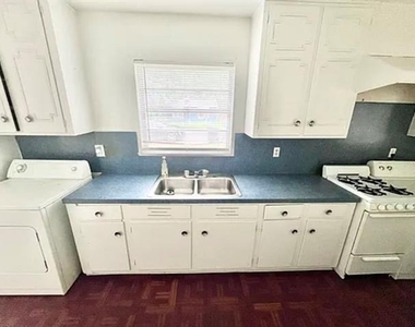 109 Vandenburg Drive - Photo Thumbnail 4