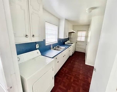 109 Vandenburg Drive - Photo Thumbnail 3
