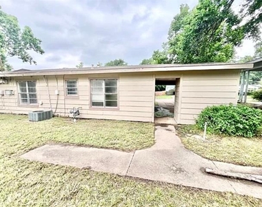 109 Vandenburg Drive - Photo Thumbnail 8
