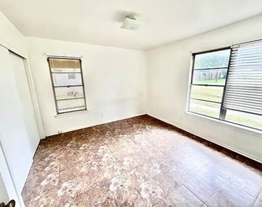 109 Vandenburg Drive - Photo Thumbnail 7