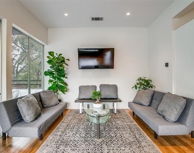 4401 Roseland Avenue - Photo Thumbnail 2