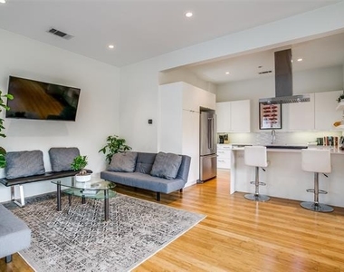 4401 Roseland Avenue - Photo Thumbnail 3