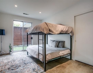 4401 Roseland Avenue - Photo Thumbnail 9